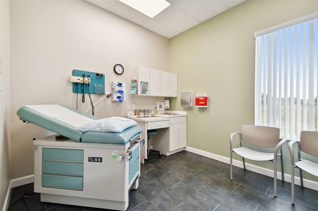 8 Exam rooms | Image 33