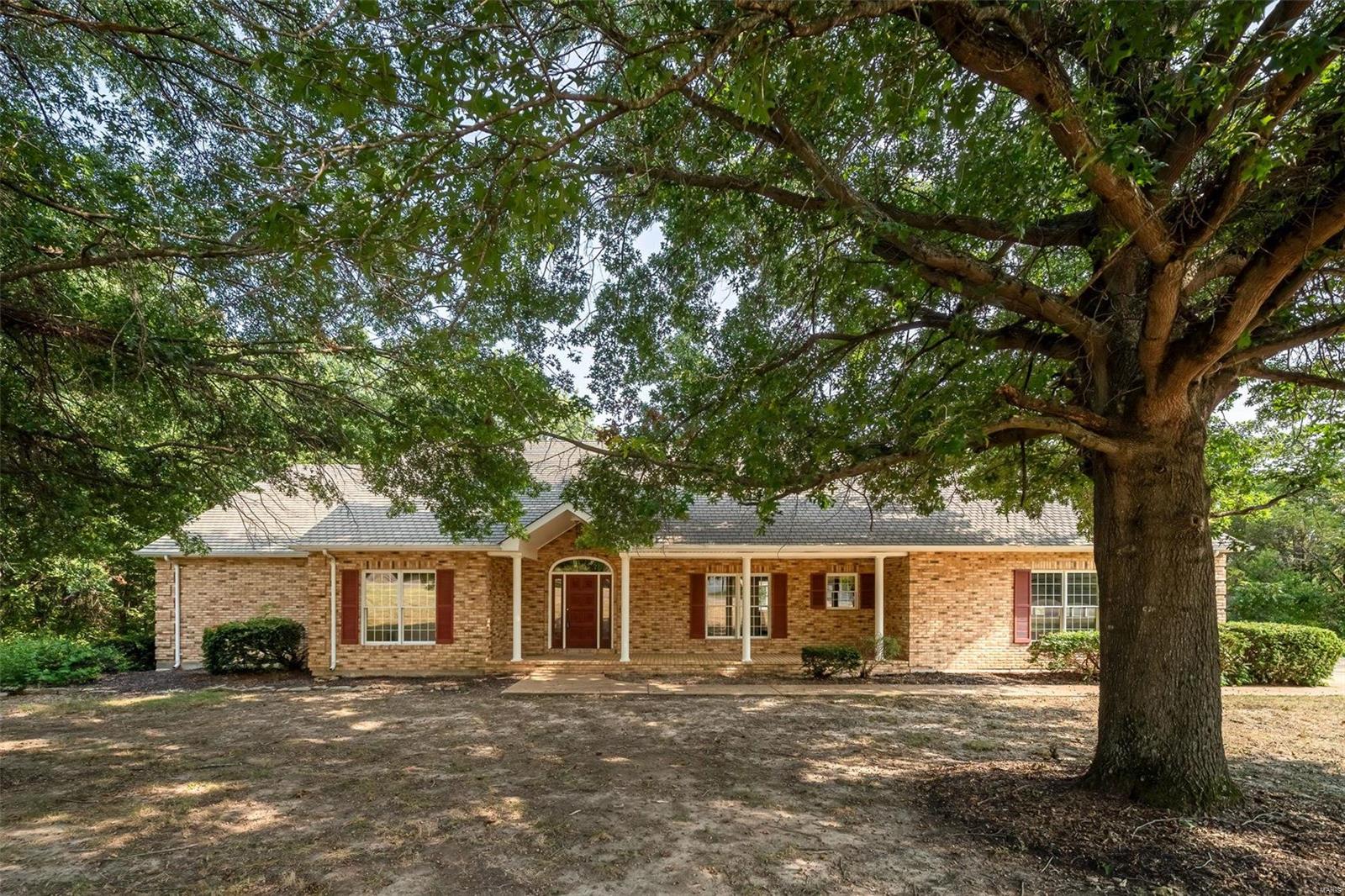 Sherwood Dr, Washington, MO 63090