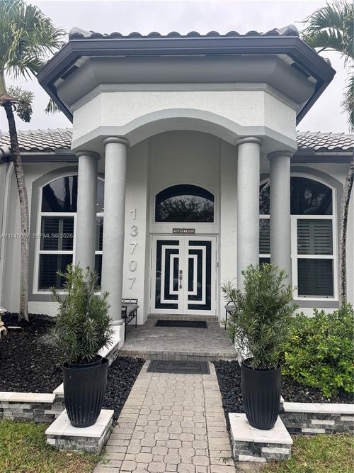 13707 Nw 21st St, Pembroke Pines, FL, 33028-2617 | Card Image