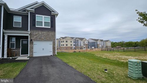 50 Peregrine Way, BURLINGTON, NJ, 08016-4446 | Card Image