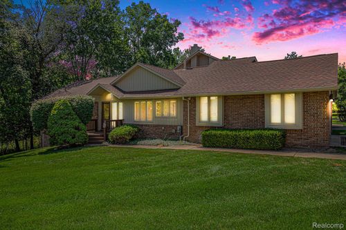 5503 Walnut Circle W, West Bloomfield Charter Township, MI, 48322 | Card Image
