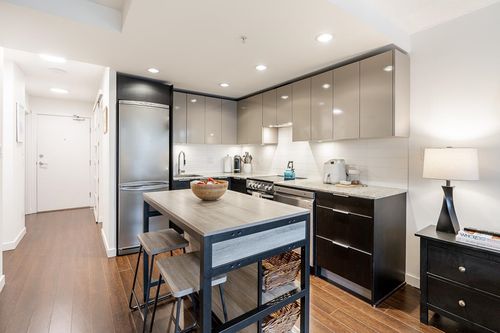 208-445 W 2nd Ave, Vancouver, BC, V5Y0E8 | Card Image