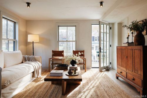 42 Kelly St, Rhinecliff, NY, 12574-7000 | Card Image