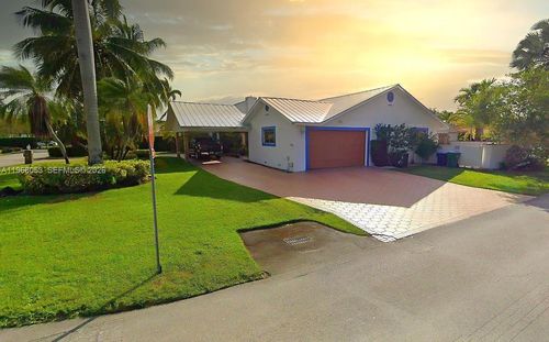 20040 E Oakmont Dr, Hialeah, FL, 33015-2047 | Card Image