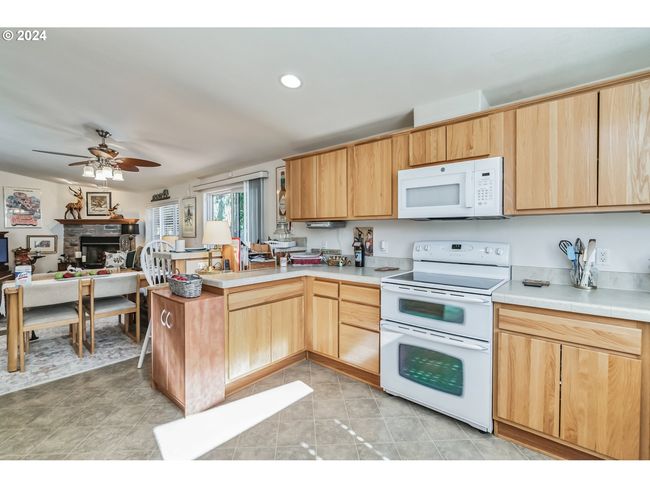 68938 E Cedar Hill Loop, House other with 3 bedrooms, 2 bathrooms and 2 parking in Welches OR | Image 11