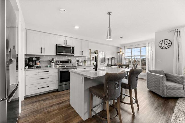 8 Springfield Boulevard, Home with 3 bedrooms, 3 bathrooms and 3 parking in Sylvan Lake AB | Image 5