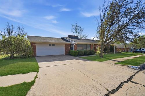 805 Nw 52nd St, Lawton, OK, 73505-4729 | Card Image