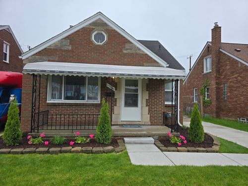 15360 Collinson Ave, Eastpointe, MI, 48021-3602 | Card Image