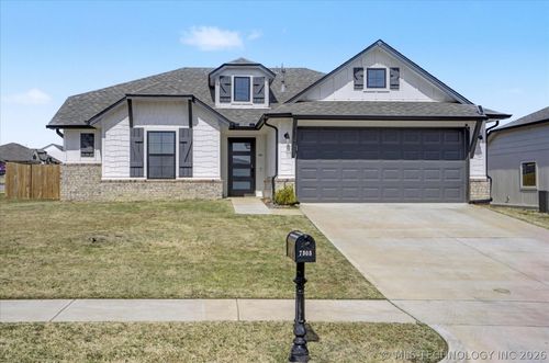 7303 E 89th St N, Owasso, OK, 74055-7992 | Card Image