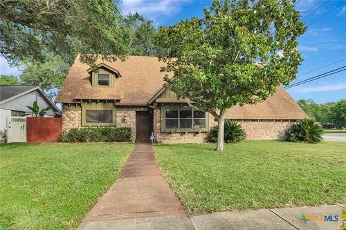 101 N Crescent Dr, Victoria, TX, 77901-2803 | Card Image
