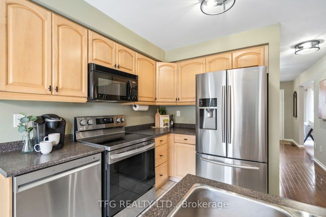 1272 Maple Ridge Dr, House other with 5 bedrooms, 4 bathrooms and 2 parking in Pickering ON | Image 9