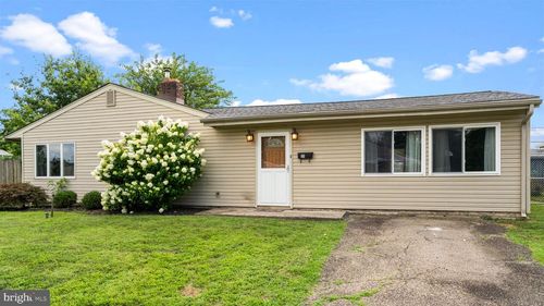 51 Tall Pine Ln, LEVITTOWN, PA, 19054-2201 | Card Image