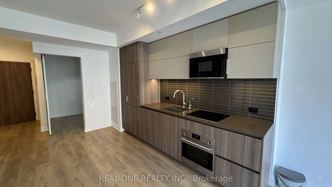 215 - 21 Park St E, Condo with 2 bedrooms, 2 bathrooms and null parking in Mississauga ON | Image 22