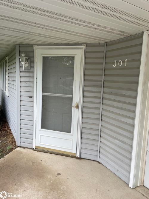 301 E Butternut Lane, Mount Pleasant, IA, 52641 | Card Image