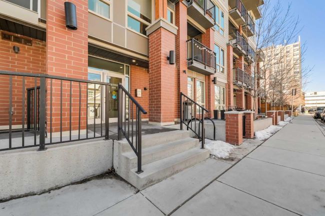 106 - 305 18 Avenue Sw, Home with 2 bedrooms, 2 bathrooms and 1 parking in Calgary AB | Image 3