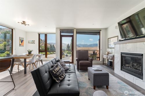 201-2220 W Woodin Ave, Chelan, WA, 98816-9310 | Card Image