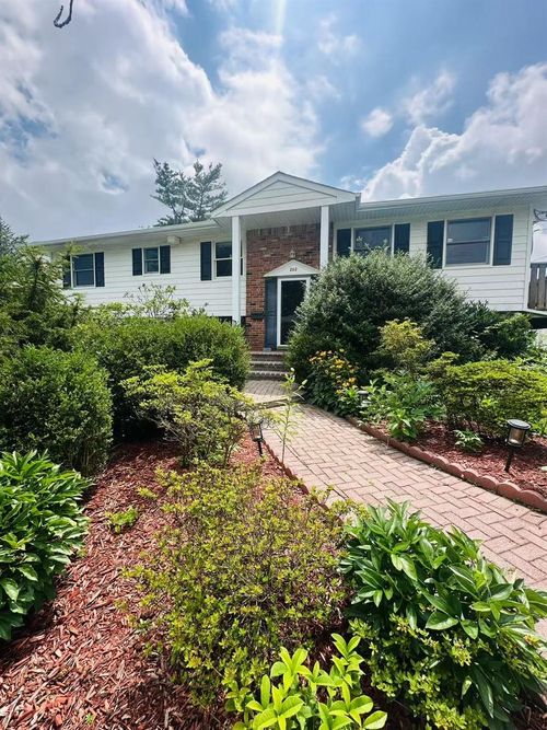 202 Nelson Ct, Syosset, NY, 11791-5408 | Card Image