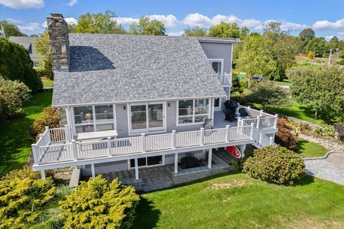 90 Macomber Ln, Portsmouth, RI, 02871-4115 | Card Image