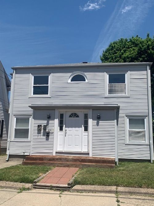 91 Sterling St, Pawtucket, RI, 02860-5634 | Card Image