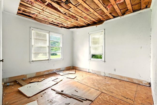 View of unfurnished room | Image 8
