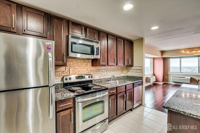 APT-2107 - 110 Somerset St, Townhouse with 2 bedrooms, 2 bathrooms and null parking in New Brunswick NJ | Image 19