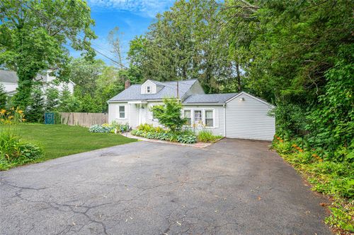 11 Amityville Rd, Sound Beach, NY, 11789-1316 | Card Image