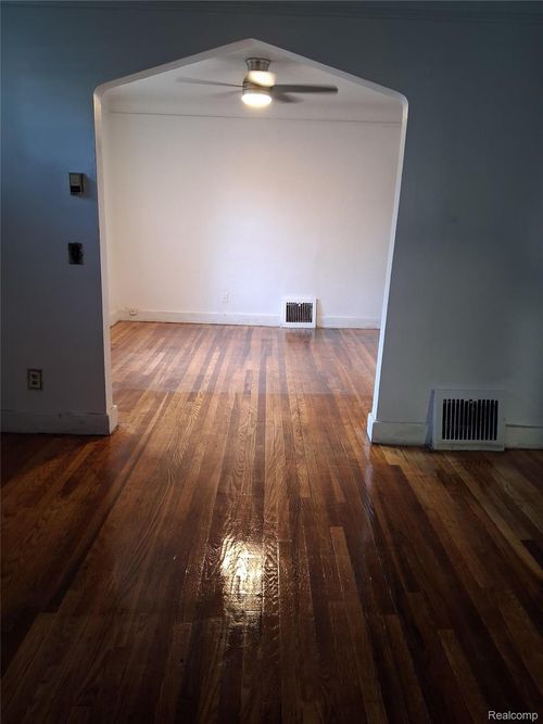 19673 Irvington St, Highland Park, MI, 48203-1605 | Card Image