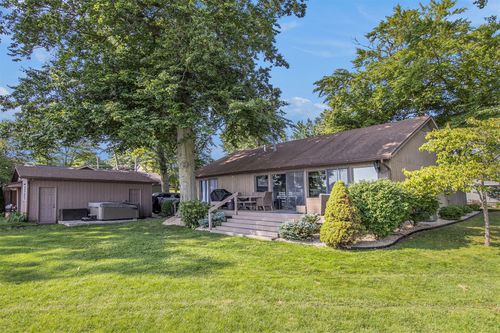 3265 Elmwood Beach Rd, Middleville, MI, 49333-8772 | Card Image