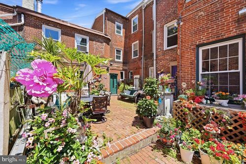 b-820 S 4th St, PHILADELPHIA, PA, 19147-3104 | Card Image
