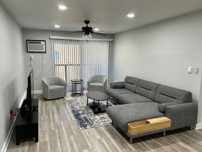 APT-201 - 822 E Old Willow Rd, Condo with 3 bedrooms, 2 bathrooms and 2 parking in Prospect Heights IL | Image 4