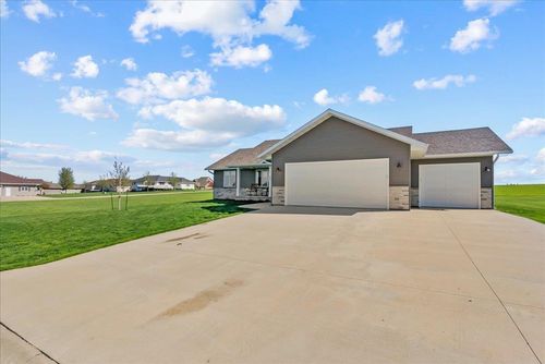 613 Collins Road, Fairbank, IA, 50629 | Card Image