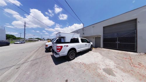 1045-1045 Se 9th Ct, Hialeah, FL, 33010-5815 | Card Image