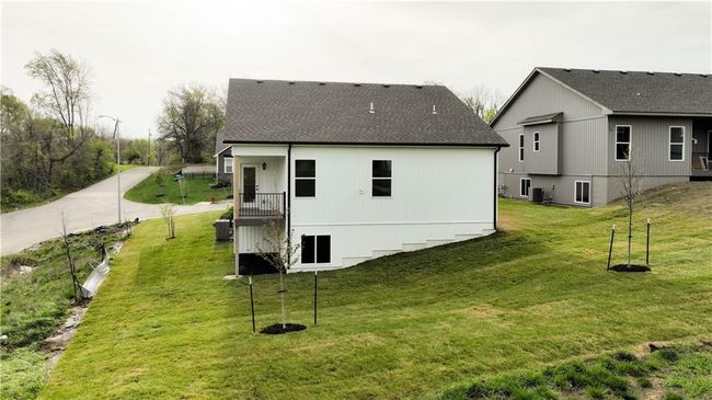 2437 Nw Sunnyvale Ct, House other with 3 bedrooms, 2 bathrooms and null parking in Blue Springs MO | Image 15