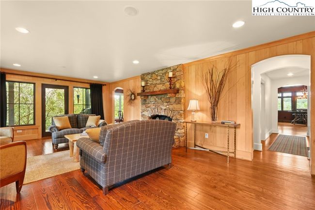 314 Mockingbird Ln, House other with 5 bedrooms, 5 bathrooms and null parking in Blowing Rock NC | Image 7