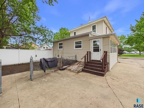 627 S 6th Ave Avenue, Sioux Falls, SD, 57104 | Card Image