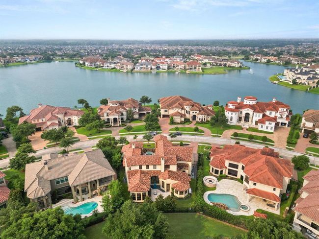 18 Miramar Heights Cir, House other with 6 bedrooms, 8 bathrooms and 4 parking in Sugar Land TX | Image 48