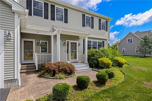 11 Aubin St, Seekonk, MA, 02771-5822 | Card Image