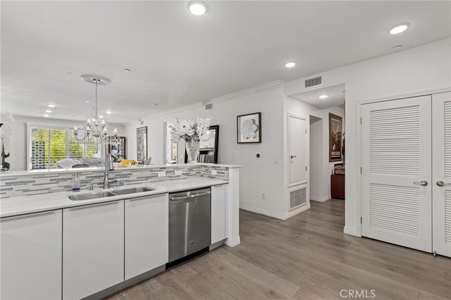 UNIT-202 - 5253 Vantage Ave, Condo with 3 bedrooms, 2 bathrooms and 2 parking in Valley Village CA | Image 4
