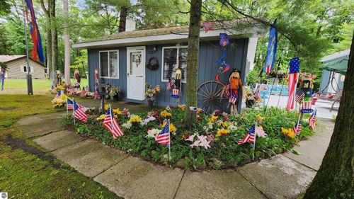 8084 Campbell Ave, Hale, MI, 48739-8722 | Card Image