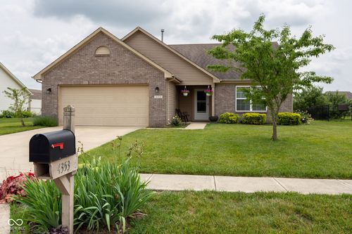4353 W Parkway Ct, New Palestine, IN, 46163-8530 | Card Image