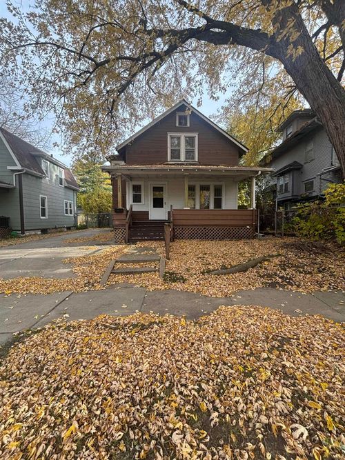 821 W Mullan Ave, Waterloo, IA, 50701-5926 | Card Image