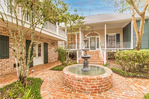 427 Magnolia Ln, Mandeville, LA, 70471-1646 | Card Image