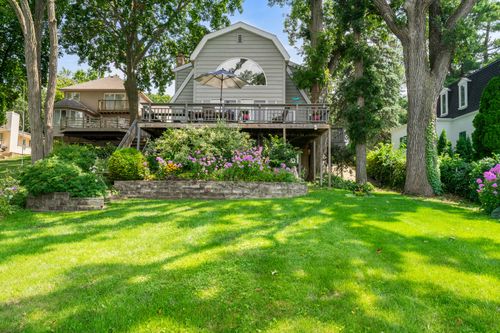 4923 E Lake Shore Dr, Wonder Lake, IL, 60097-9795 | Card Image