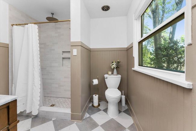 2551 S Waverly Ave, House other with 3 bedrooms, 2 bathrooms and null parking in Redding CA | Image 14