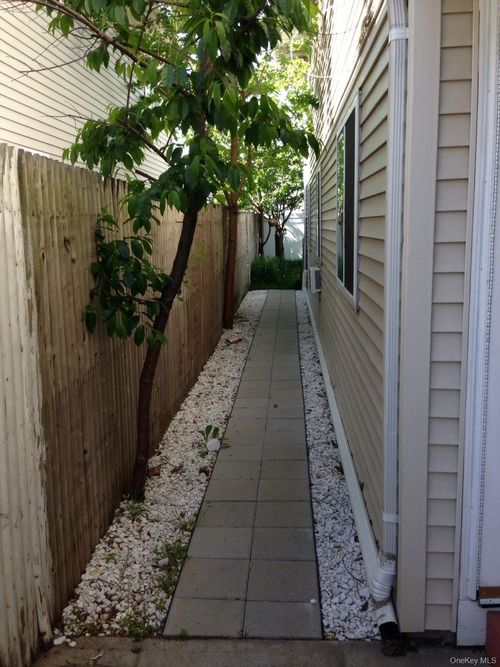 265 E Pine St, Long Beach, NY, 11561-2220 | Card Image