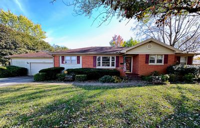 2741 Clinton Cir, House other with 3 bedrooms, 2 bathrooms and 2 parking in Hopkinsville KY | Image 2