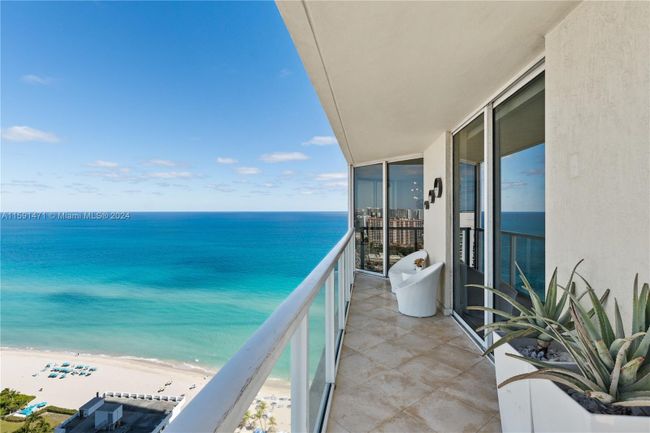 3107 - 16699 Collins Ave, Condo with 2 bedrooms, 2 bathrooms and null parking in Sunny Isles Beach FL | Image 1