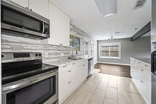 7310 Kite Hill Dr, Houston, TX, 77041-1611 | Card Image