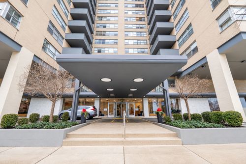 19n-6301 N Sheridan Rd, Chicago, IL, 60660-1785 | Card Image