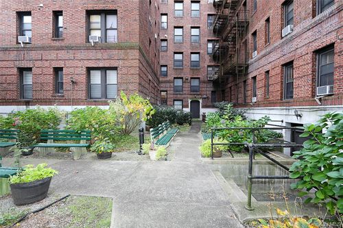 233-11525 Metropolitan Ave, Richmond Hill, NY, 11418-1058 | Card Image
